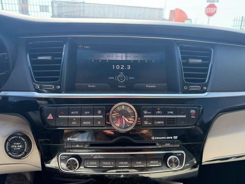 Used 2015 Kia K900 Luxury w/ VIP Package (Discontinued) RWD image 23
