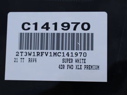 Used 2021 Toyota RAV4 XLE w/ Convenience Package FWD image 7