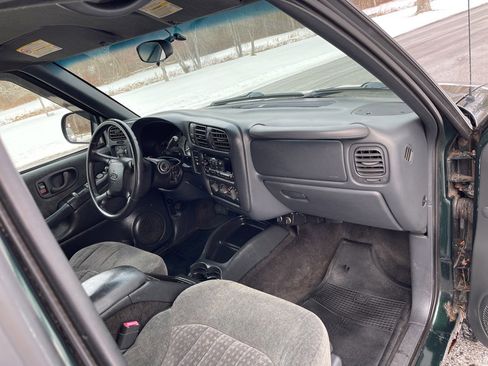 Used 2002 Chevrolet S10 Pickup LS w/ LS Preferred Equipment Group image 32