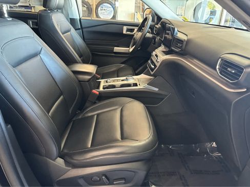 Used 2023 Ford Explorer XLT w/ Equipment Group 202A AWD/4WD image 34