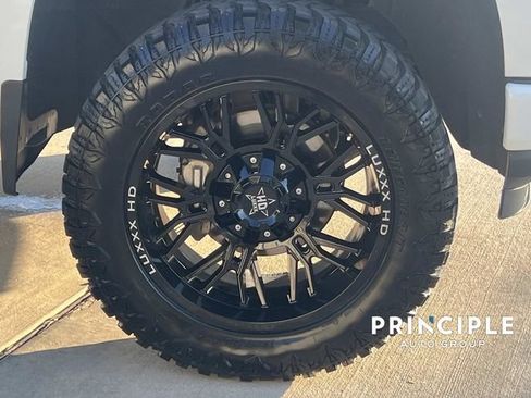 Used 2021 Chevrolet Silverado 1500 Custom w/ LPO, Dark Essentials Package RWD image 4