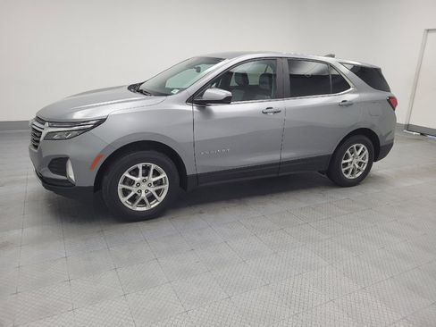 Used 2023 Chevrolet Equinox LT w/ Driver Convenience Package image 2