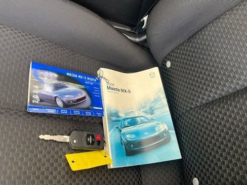 Used 2006 MAZDA MX-5 Miata Sport image 24