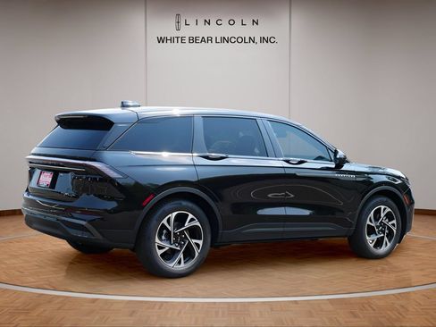 Used 2026 Lincoln Nautilus Premier w/ Equipment Group 102A AWD/4WD image 5