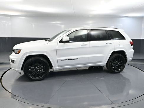 Used 2021 Jeep Grand Cherokee Laredo X AWD/4WD image 12