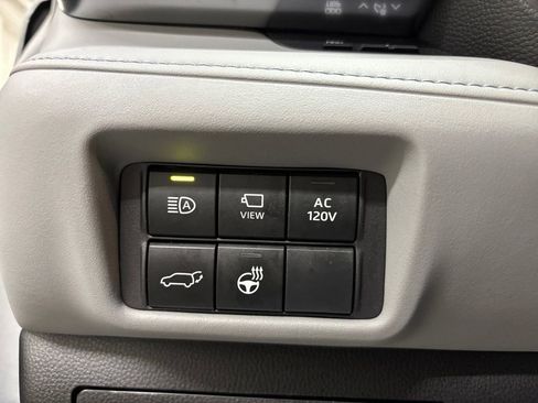 Used 2023 Toyota Highlander Platinum image 29