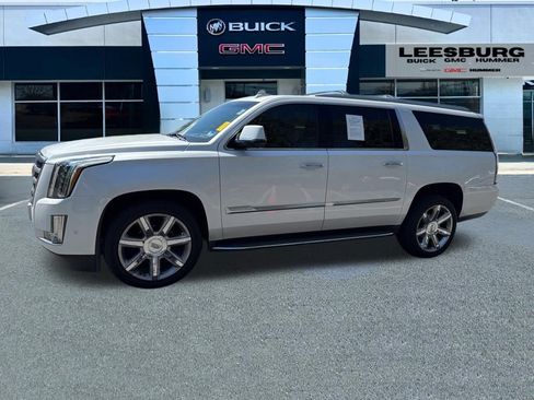 Used 2017 Cadillac Escalade ESV Luxury image 4