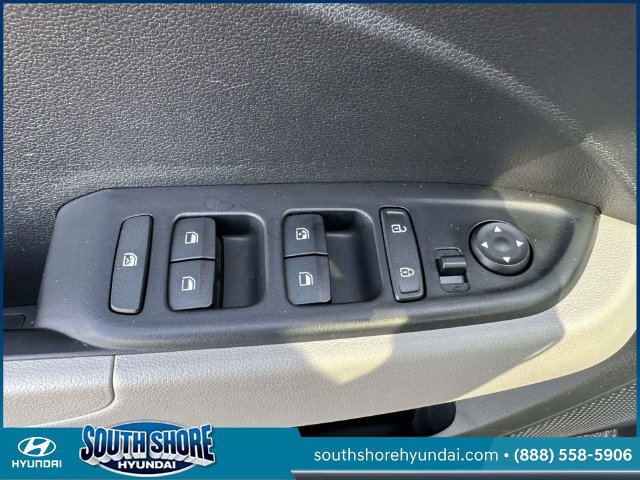 Certified 2024 Hyundai Venue SEL FWD image 19