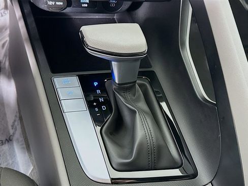 Certified 2024 Hyundai Elantra SE image 10