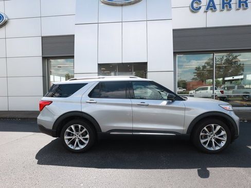 Certified 2021 Ford Explorer Platinum w/ Equipment Group 601A AWD/4WD image 2