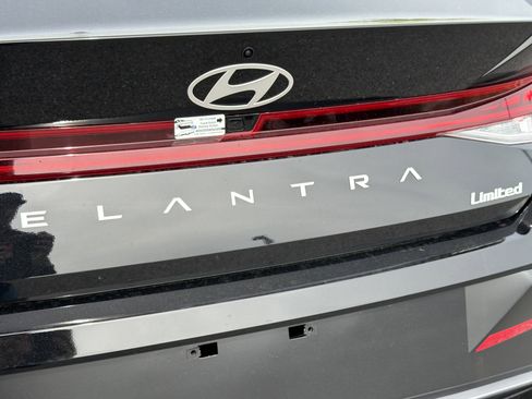 New 2026 Hyundai Elantra Limited FWD image 30