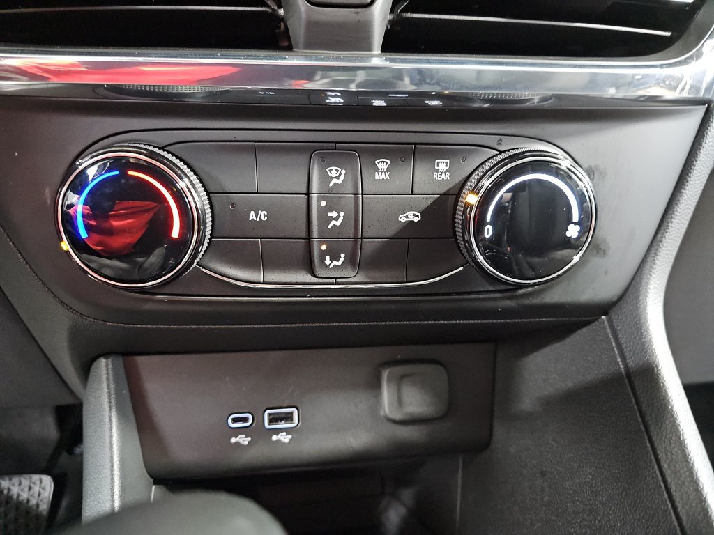 Used 2025 Buick Encore GX Preferred AWD/4WD image 25