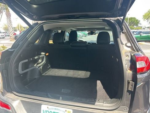 Used 2018 Jeep Cherokee Latitude Plus w/ Comfort/Convenience Group image 7