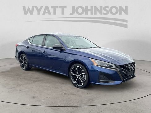 Used 2024 Nissan Altima 2.5 SR FWD image 7