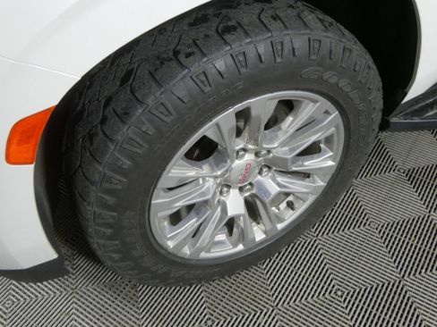 Used 2022 GMC Yukon Denali AWD/4WD image 13