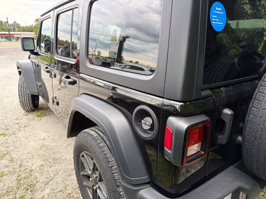 Used 2025 Jeep Wrangler Unlimited Sport AWD/4WD image 5