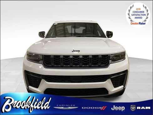New 2026 Jeep Grand Cherokee Altitude AWD/4WD image 2