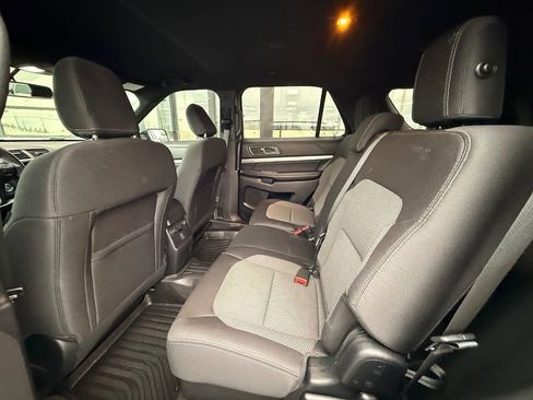 Used 2018 Ford Explorer XLT w/ Equipment Group 201A image 9