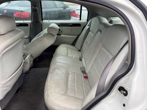 Used 2000 Lincoln Town Car Signature image 13