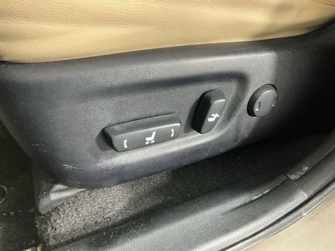 Used 2013 Toyota RAV4 Limited image 25