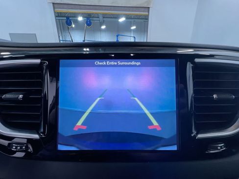 Used 2018 Chrysler Pacifica Touring-L Plus FWD image 28