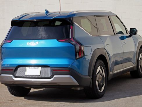 Used 2025 Kia EV9 Wind AWD/4WD image 53