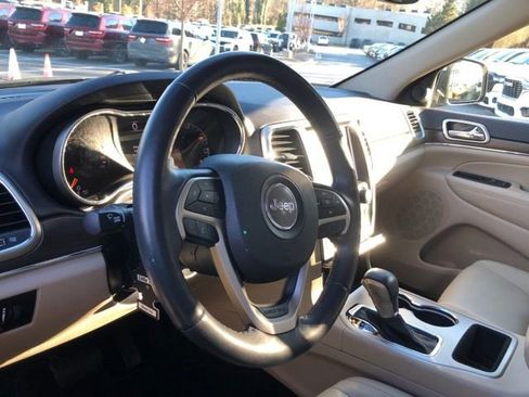 Used 2017 Jeep Grand Cherokee Limited image 13