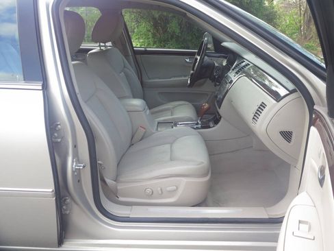 Used 2009 Cadillac DTS w/ Trunk Convenience Package FWD image 15