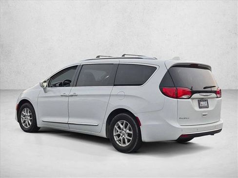 Used 2020 Chrysler Pacifica Touring-L FWD image 7