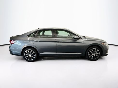 Used 2025 Volkswagen Jetta SE FWD image 10