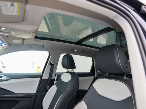 Certified 2025 Volkswagen Taos SEL image 12