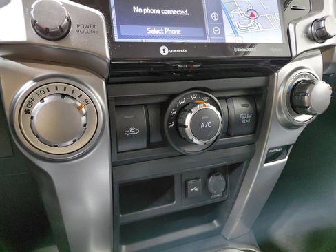 Used 2020 Toyota 4Runner SR5 image 31