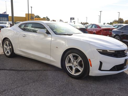 Used 2023 Chevrolet Camaro LT image 3