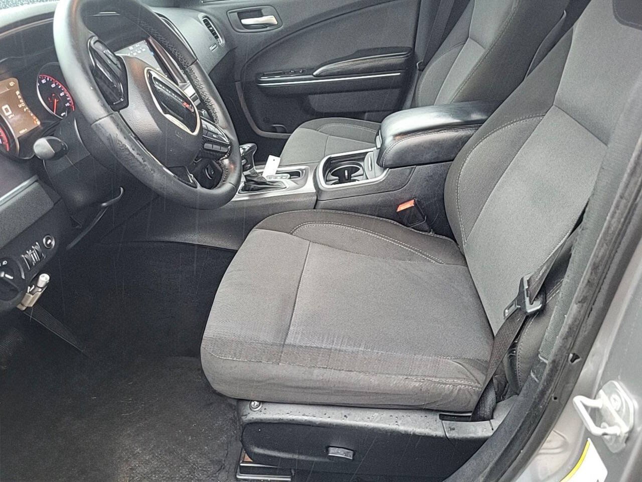 Used 2015 Dodge Charger SE w/ Sport Appearance Group RWD image 7