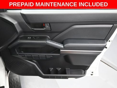 Certified 2025 Toyota 4Runner SR5 AWD/4WD image 32