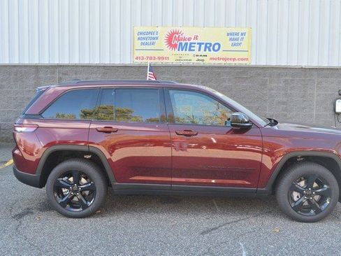 New 2025 Jeep Grand Cherokee Limited w/ Black Appearance Package image 9