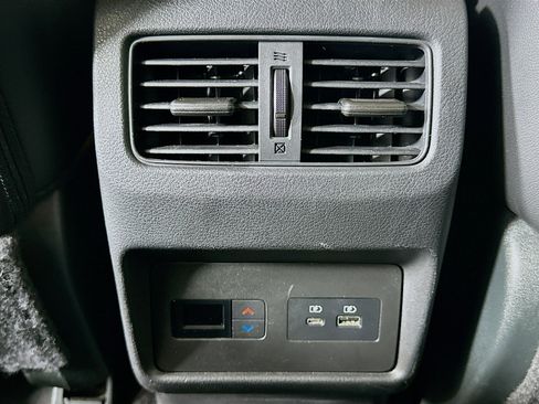 Used 2023 Nissan Rogue SL w/ SL Premium Package image 28