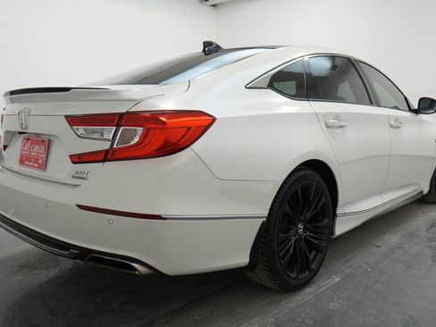 Used 2018 Honda Accord Touring image 7