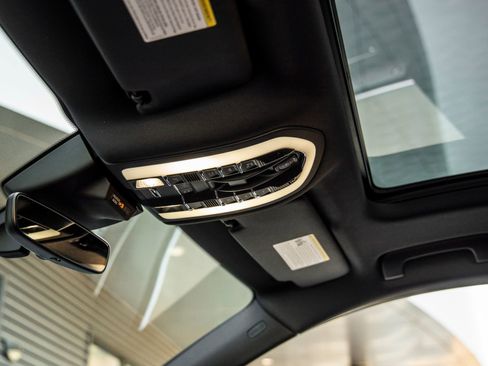 Certified 2026 Porsche Macan S AWD/4WD image 25