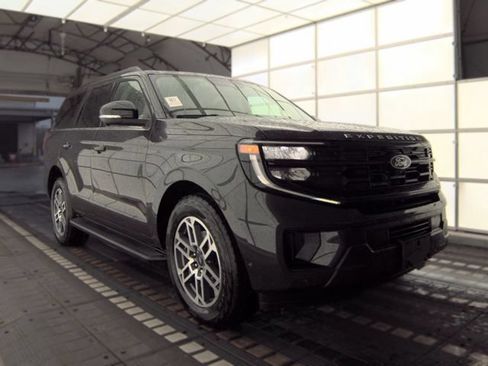 Used 2025 Ford Expedition Active AWD/4WD image 6