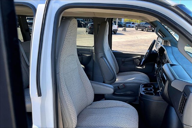 Used 2025 Chevrolet Express 3500 LT w/ LT Preferred Equipment Group RWD image 27