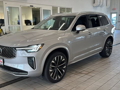 Used 2025 Volvo XC90 B6 Plus AWD/4WD image 9