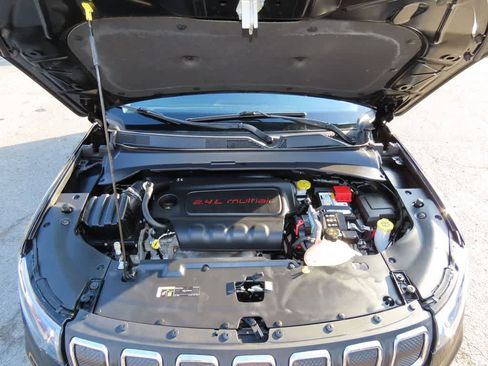 Used 2022 Jeep Compass Latitude image 11