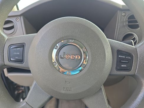 Used 2007 Jeep Commander Sport AWD/4WD image 12