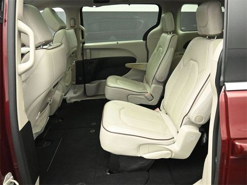 Used 2020 Chrysler Pacifica Limited w/ Advanced Safetytec Group image 21