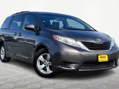 Used 2017 Toyota Sienna LE