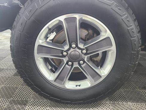 Used 2020 Jeep Wrangler Unlimited Sahara AWD/4WD image 18