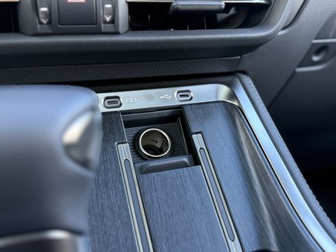 Used 2025 Lexus GX 550 image 23