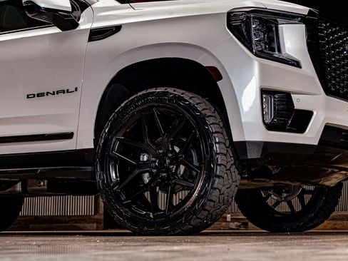 Used 2024 GMC Yukon XL Denali image 15