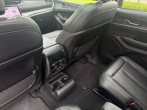 Used 2024 Jeep Grand Cherokee L Limited w/ Luxury Tech Group II AWD/4WD image 28